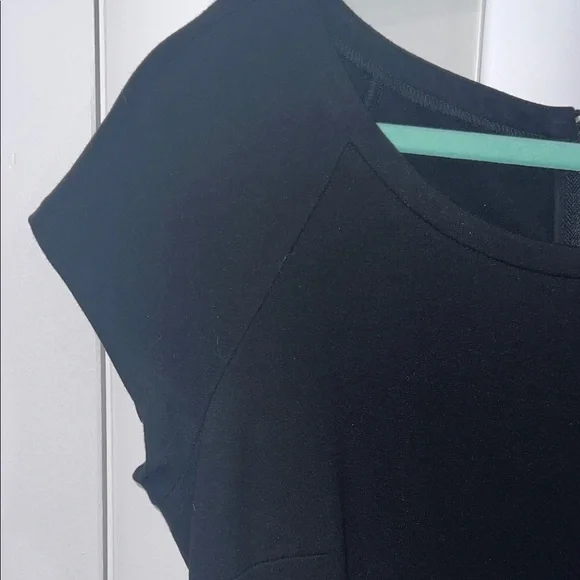 Elegant Black Cap Sleeve Dress - Picture 7 of 15